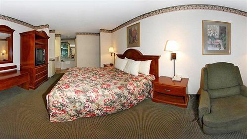Amerivu Inn And Suites - Siler City 外观 照片